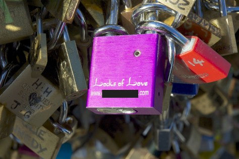 Profiting from vandalism - and stealing the good name of a worthy charity / Ils tirent avantage de vandalisme, et aussi volent le bon nom d'une association méritoire (Feb/Fev 2014)